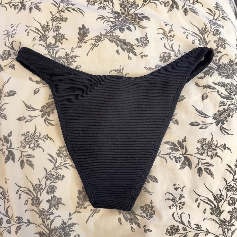 Chic Black Ribbed Bikini Bottom - Picture 2 of 2